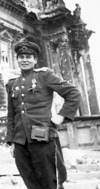 A crop of a photograph of a group of Soviet war correspondents taken by Evgeny Khaldei shows Georgiy Samsonov in Berlin in this 1945 file photo. (Photo by Evgeny Khaldei/Reuters/Russian State Documentary Film and Photo Archive in Krasnogorsk)