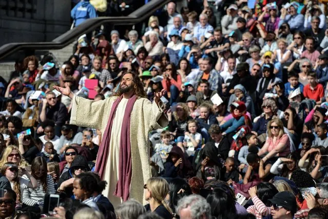 Actor James Burke-Dunsmore speaks to his disciples whilst playing Jesus during The Wintershall's “The Passion of Jesus” in front of crowds on Good Friday at Trafalgar Square on March 25, 2016 in London, England. (Photo by Chris Ratcliffe/Getty Images)