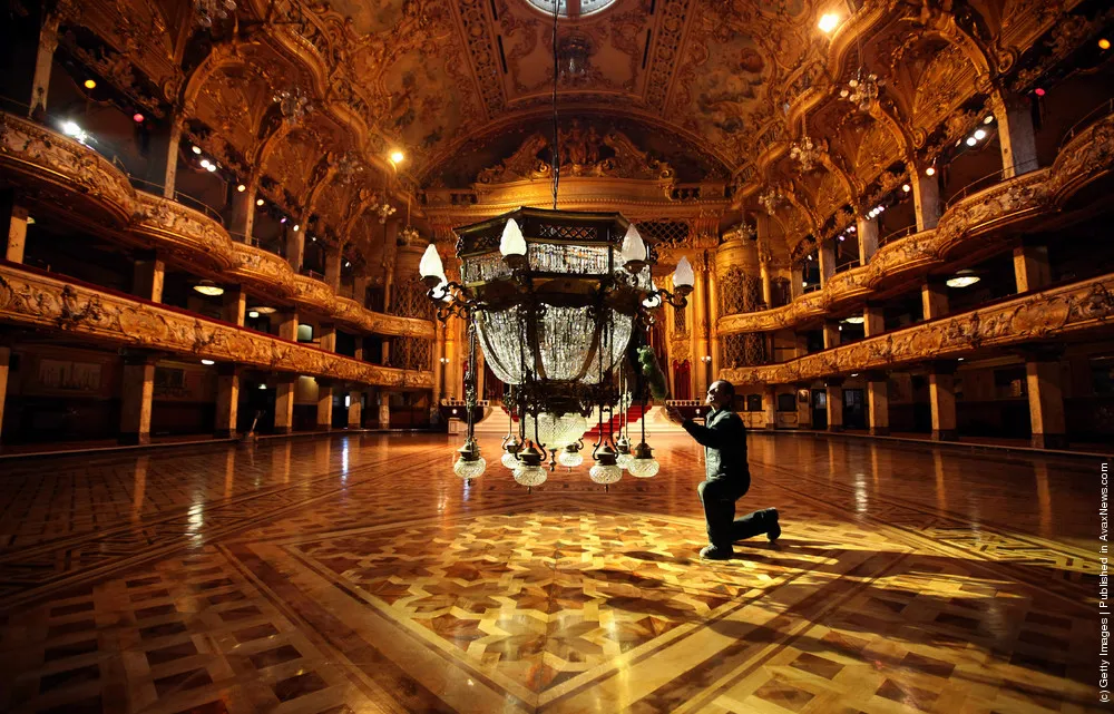 Cleaners Give Blackpool Tower Ballroom A Good Clean