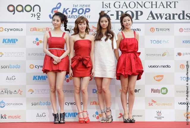 Girls Day arrive during the 1st Gaon Chart K-POP Awards at Blue Square