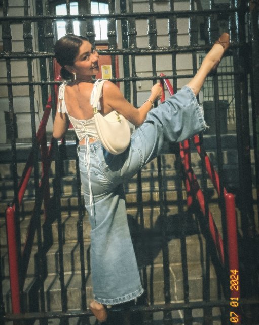 American actress Sarah Hyland kicks up her leg while visiting her high school in the second decade of August 2024. (Photo by sarahhyland/Instagram)