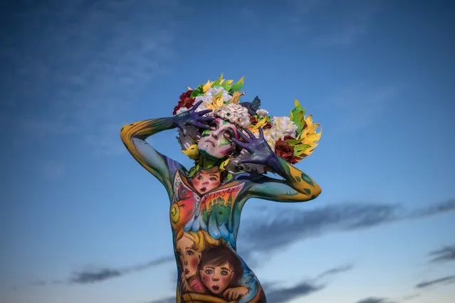 In this photo taken on August 26, 2017, a model poses for a photo during the Daegu International Bodypainting Festival in Daegu. The bodies of dozens of female models turned into living canvases this weekend as they allowed delicate brush strokes and flamboyant illustrations to cover up their bare skin. They are part of the 2017 Daegu International Bodypainting Festival along with top artists from 10 countries that runs until August 27 in South Korea's southeastern city of Daegu. (Photo by Ed Jones/AFP Photo)