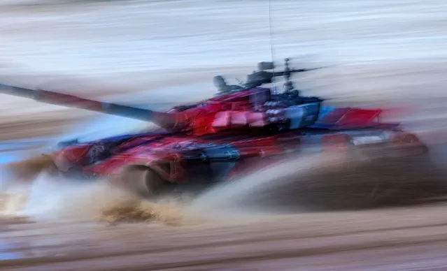 T-72 B3 tank operated by a crew from Uzbekistan drives during the Tank Biathlon competition at the International Army Games 2022 in Alabino, outside Moscow, Russia on August 16, 2022. (Photo by Maxim Shemetov/Reuters)