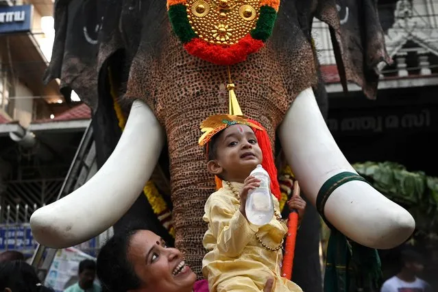 Children dress in the guise of Hindu deity Krishna pose beside an elephant mannequin during “Janmashtami” festival celebrations in Chennai on August 18, 2022. (Photo by Arun Sankar/AFP Photo)