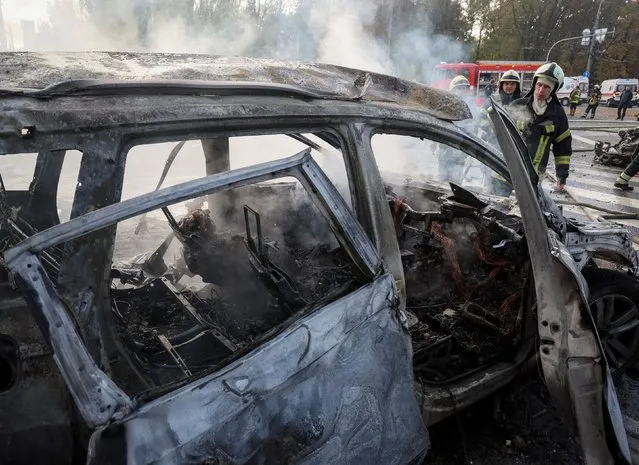 A burnt car is seen asfter a Russian military strike, as Russia's invasion of Ukraine continues, in central Kyiv, Ukraine on October 10, 2022. (Photo by Gleb Garanich/Reuters)