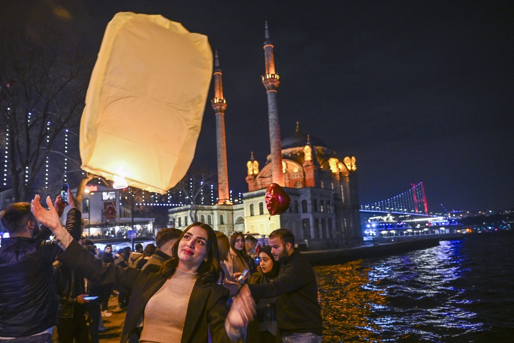 Pictures of the Year 2024, Part 001/240