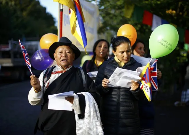Supporters hold balloons before the Tibetan spiritual leader, the Dalai Lama speaks with the former Bishop of Canterbury Lord Williams during a dialogue session at Magdalene College in Cambridge, Britain September 16, 2015. (Photo by Darren Staples/Reuters)