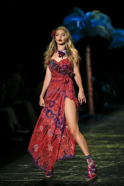 Model Gigi Hadid presents a creation from the Anna Sui Spring/Summer 2016 collection during New York Fashion Week in New York September 16, 2015. (Photo by Eduardo Munoz/Reuters)
