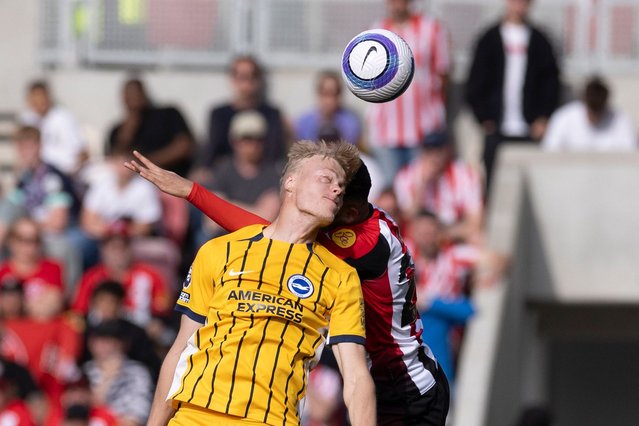 Jan Paul van Hecke of Brighton & Hove Albion and Yunus Emre Konak of Brentford clash heads Brentford v Brighton & Hove Albion, Premier League, Football, at Gtech Community Stadium in London, UK on April 19, 2025. (Photo by Ian Tuttle/Rex Features/Shutterstock)