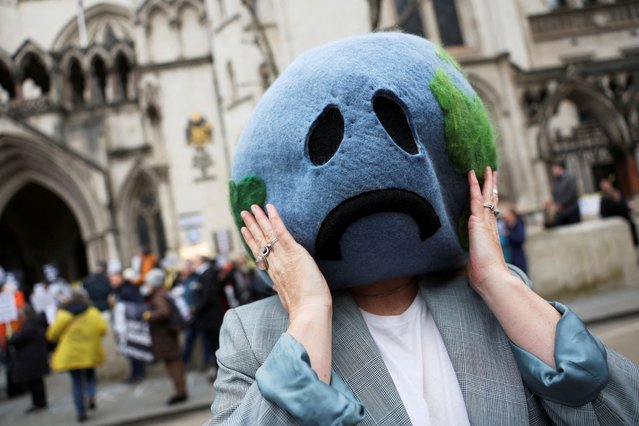 A climate activist demonstrates outside the high court in London, Britain, on February 20, 2024. (Photo by Isabel Infantes/Reuters)