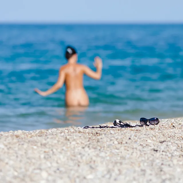Girl at the sea. Naked young woman going into the sea in France on August 28, 2016. Focus foreground. (Photo by Alex Zabusik/Getty Images/iStockphoto)