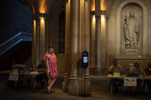 Drag queen Bernat Bodes, known as Pitita, left, takes a break from her duties as president of a polling station during the European Parliament elections in Barcelona, Spain, Sunday, June 9, 2024. Polling stations have opened across Europe as voters from 20 countries cast ballots in elections that are expected to shift the European Union’s parliament to the right and could reshape the future direction of the world’s biggest trading bloc. (Photo by Emilio Morenatti/AP Photo)