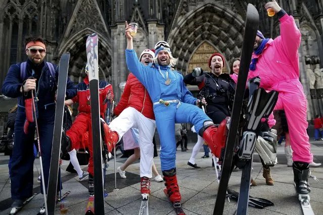 Men dressed as skiers pose during “Weiberfastnacht” (Women's Carnival) in Cologne February 12, 2015. (Photo by Ina Fassbender/Reuters)