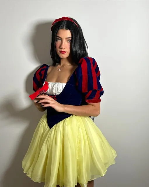 American social media personality Charli D'Amelio dressed as Snow White in the last decade of October 2023. (Photo by @charlidamelio/Instagram)
