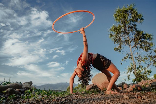 Indian hula hoop instructor Eshna Kutty went viral with her sari flow video in 2020. (Photo by Arsh Grewal)