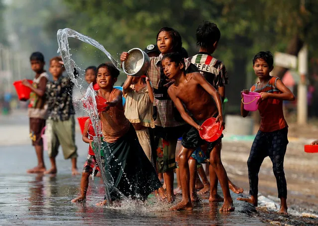 Children play with water during Myanmar's New Year Water Festival outside Mandalay, Myanmar April 13, 2017. (Photo by Soe Zeya Tun/Reuters)