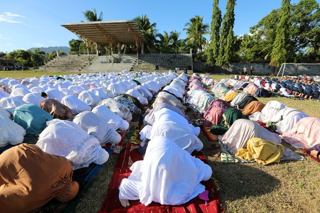 Acehnese Muslims attend a mass prayer service in Lhamlom, Aceh, Indonesia, 18 July 2024. Hundreds of people attended the rain-seeking prayer service, known as Istisqa, due to the dry season that caused drought in several areas in Aceh. The Meteorology, Climatology and Geophysics Agency (BMKG) stated that the peak of the dry season in most parts of Indonesia occurs in the months of July and August. (Photo by Hotli Simanjuntak/EPA/EFE)