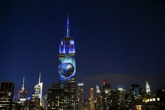 An image of the earth is projected onto the Empire State Building as part of an endangered species projection to raise awareness, in New York August 1, 2015. (Photo by Eduardo Munoz/Reuters)