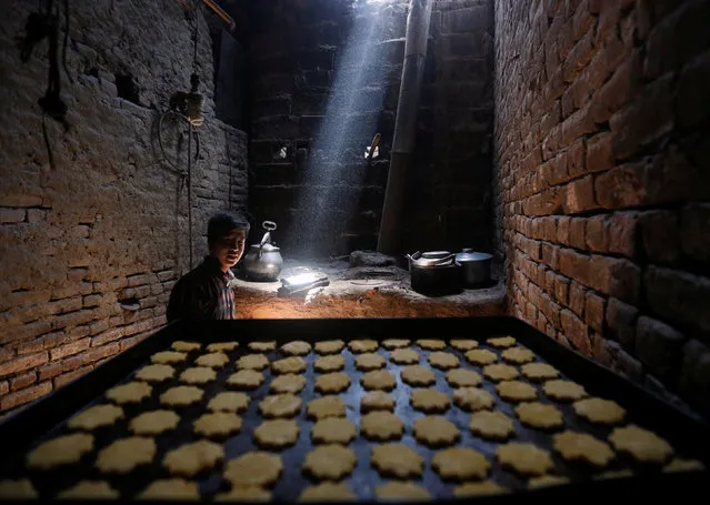 An Afghan man makes sweets at a small traditional factory during the holy Muslim fasting month of Ramadan in preparation for Eid al-Fitr in Kabul, Afghanistan July 4, 2016. (Photo by Omar Sobhani/Reuters)