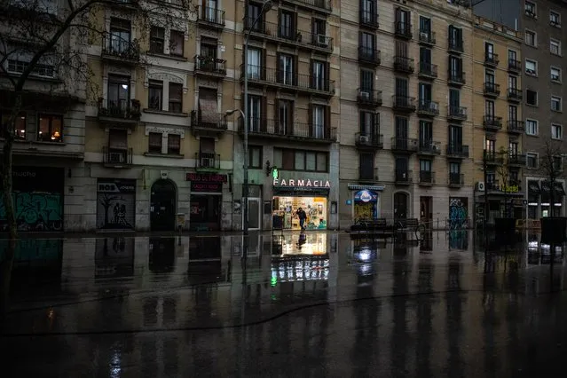 A woman walks past an open pharmacy on March 16, 2020 in Barcelona, Spain. As part of the measures against the virus expansion the Government has declared a 15-day state of emergency. The Government of Spain has strengthened up its quarantine rules, shutting all commercial activities except for pharmacies, food shops, gas stations, tobacco stores and news kiosks in a bid to stop the spread of the novel coronavirus, as well as transport. Spaniards must stay home except to go to work but working from home is recommended, going to buy basic things as food or pharmacy products is allowed but it must be done individually. The number of people confirmed to be infected with the coronavirus (COVID-19) in Spain has increased to at least 9,191, with the latest death toll reaching 309 according to the country’s Health Ministry. (Photo by David Ramos/Getty Images)