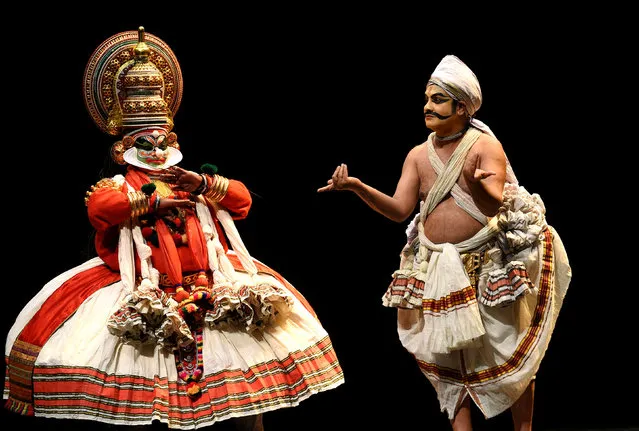 Members of the Indian company Margi Kathakali theatre perform during “Kijote Kathakali”, a Kathakali recital based on the Spanish classic “Don Quixote”, at the Niemeyer Center in Aviles, northern Spain, July 29, 2016. (Photo by Eloy Alonso/Reuters)