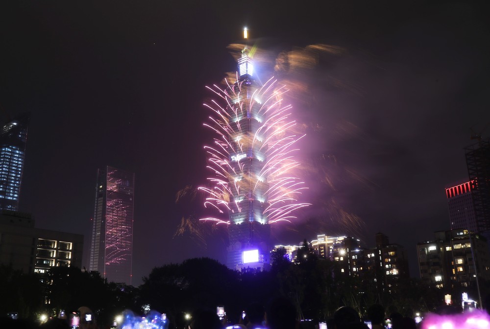 Pictures of the Year 2024, Part 001/240