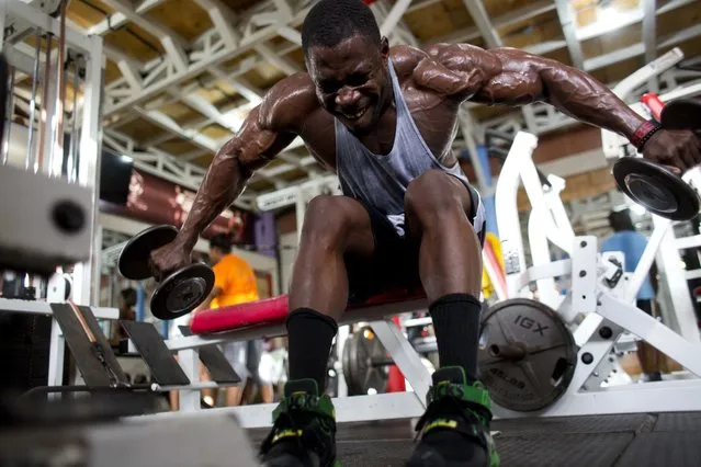 Bodybuilder Spely Laventure trains for an upcoming competition between Haiti and Dominican Republic in Port-au-Prince, Haiti, Thursday, July 20, 2017. Laventure could not find a coach when he began training, so he studied YouTube videos and followed bodybuilders on Instagram to learn about the sport and imitate workouts. (Photo by Dieu Nalio Chery/AP Photo)