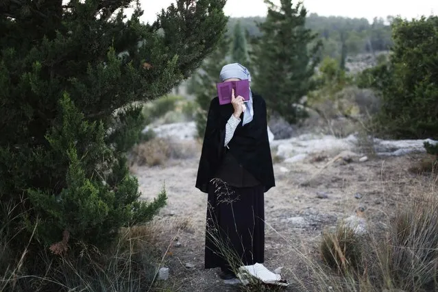 A Jewish woman prays during the joint funeral of the three Israeli teens who were abducted and killed in the occupied West Bank, in the Israeli city of Modi'in, in this July 1, 2014 file photo. (Photo by Finbarr O'Reilly/Reuters)