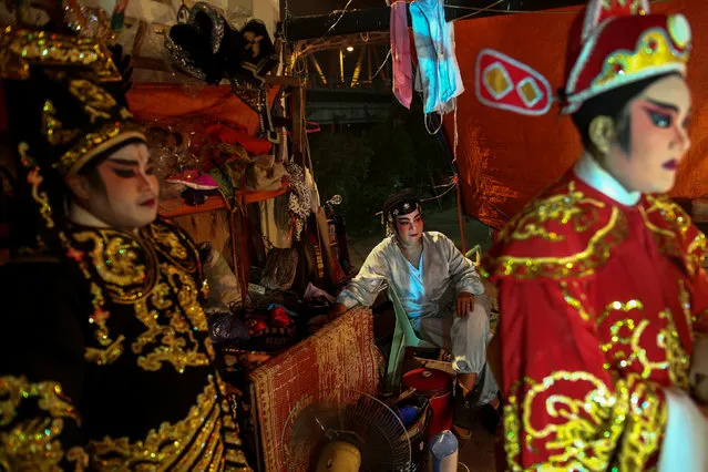 Members of a Chinese opera troupe prepare before performing at a shrine during the annual vegetarian festival in Bangkok, Thailand, October 4, 2016. (Photo by Athit Perawongmetha/Reuters)
