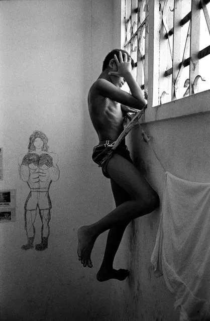 1995 Visa d'or Feature: Francesco Zizola. “It was 1995 and I had just been awarded my first World Press Photo for my work on Brazil's street children. I was a young and unknown photographer from Italy, with little experience about international festivals, and with only a vague idea of what Visa pour l'Image was. (Photo by Francesco Zizola/NOOR)