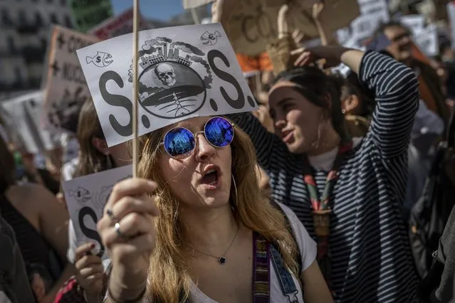 Students shout pro-environment slogans during a rally in Madrid, Spain, Friday March 15, 2019. Students mobilized by word of mouth and social media skipped class Friday to protest what they believe are their governments' failure to take tough action against global warming. (Photo by Bernat Armangue/AP Photo)