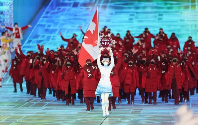 Canada's flag bearer Charles Hamelin and Canada's flag bearer Marie-Philip Poulin parade during the opening ceremony of the Beijing 2022 Winter Olympic Games, at the National Stadium, known as the Bird's Nest, in Beijing, on February 4, 2022. (Photo by Marko Djurica/Reuters)