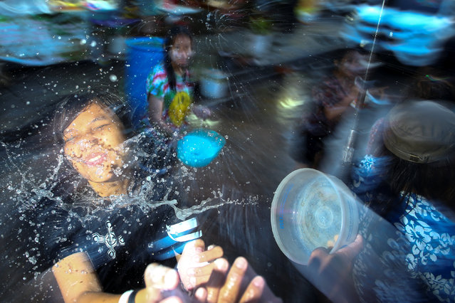 Revellers take part in a water fight at Songkran Festival celebrations in Bangkok, Thailand April 13, 2017. (Photo by Athit Perawongmetha/Reuters)