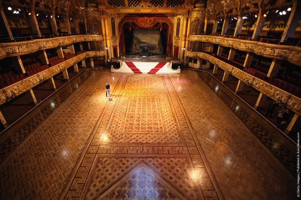 Cleaners Give Blackpool Tower Ballroom A Good Clean