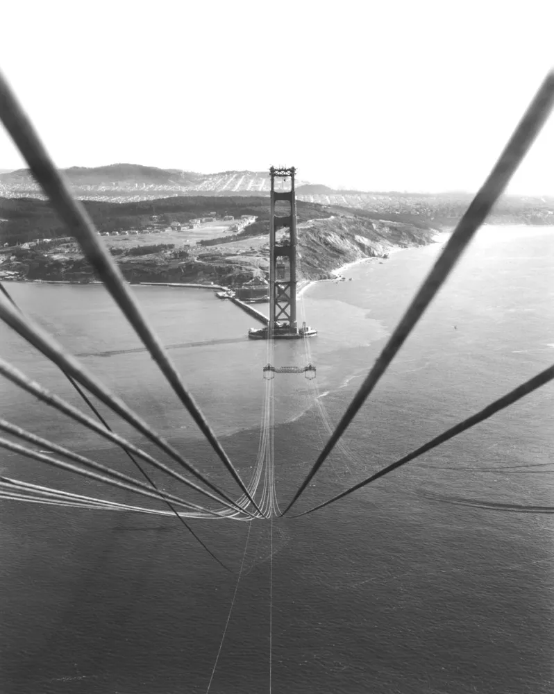 Building of the Golden Gate Bridge
