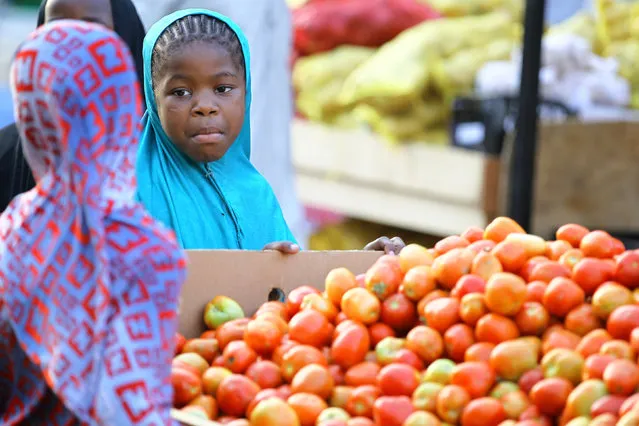 A girl buys tomatoes as she shops during the holy fasting month of Ramadan at Bab Makkah old market in Jeddah, Saudi Arabia, June 7, 2016. (Photo by Faisal Al Nasser/Reuters)