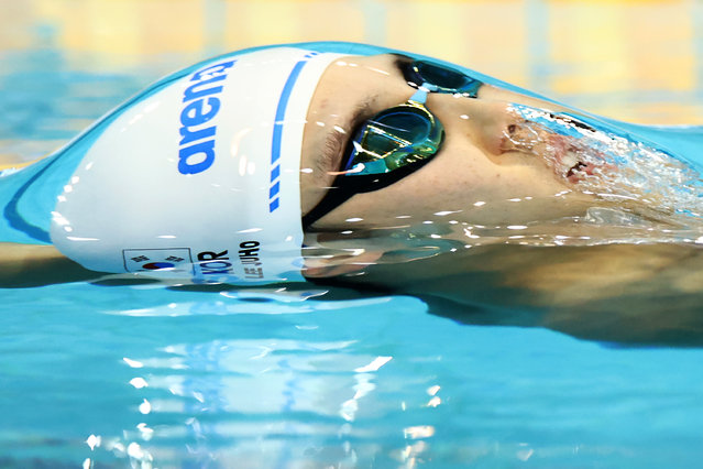 Juho Lee of South Korea competes in the men's 200m backstroke final during day one of the World Aquatics Swimming World Cup 2024 Singapore Stop at the OCBC Aquatic Centre on October 31, 2024 in Singapore. (Photo by Yong Teck Lim/Getty Images)