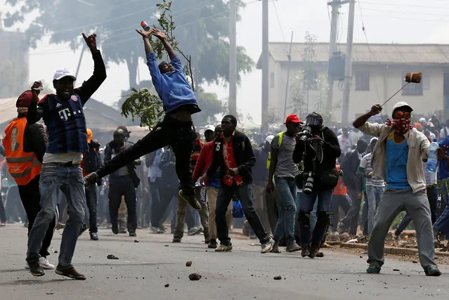 Supporters of Kenyan opposition National Super Alliance (NASA) coalition clash with police officers in Nairobi, Kenya on November 17, 2017. (Photo by Thomas Mukoya/Reuters)