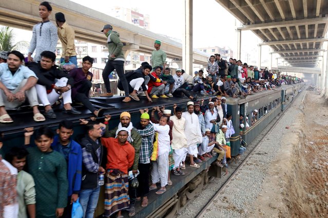 After the Akheri Munajat (final prayer) of the second phase of Bishwa Ijtema at Tongi in Gazipur, the pilgrims are returning by overcrowded train on February 11, 2024 in Dhaka, Bangladesh. (Photo by Syed Mahabubul Kader/ZUMA Press Wire/Alamy Live News)