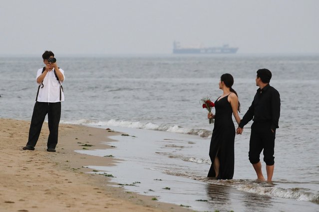 On the afternoon of the June 12, 2025, a couple wearing black dresses took wedding photos at Dadaepo Beach in Saha-gu, Busan. (Photo by Kim Dong-hwan)
