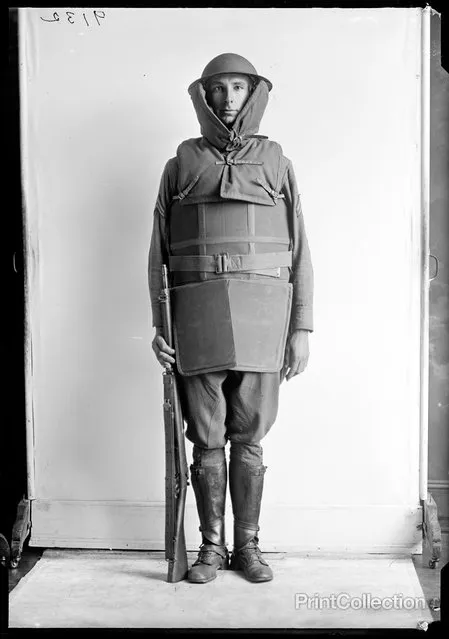 Fall Fashion, US Military Fall 1918 or so. Photographed by Harris.