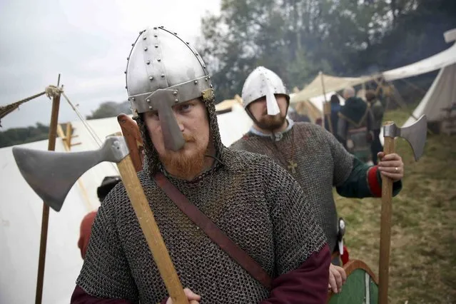 Re-enactors dress in historical costume as part of the Battle of Hastings anniversary commemoration events in Battle, Britain October 15, 2016. (Photo by Neil Hall/Reuters)