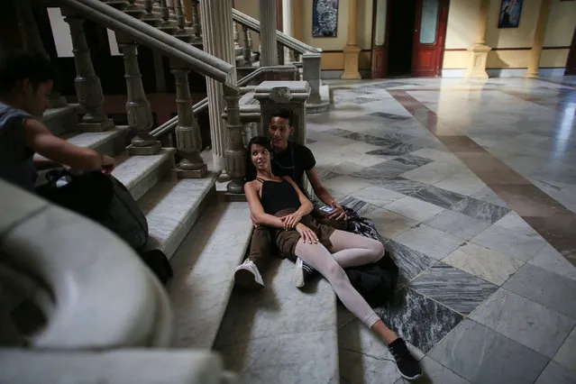 Students Marlon Fromeda (R), 17, and Gretel Lastre (C), 17, chat during a break at the Cuba's National Ballet School (ENB) in Havana, Cuba, October 12, 2016. (Photo by Alexandre Meneghini/Reuters)