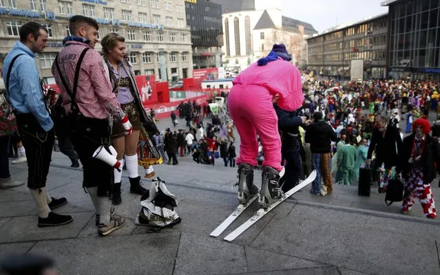 A man dressed as skier prepares to jump during “Weiberfastnacht” (Women's Carnival) in Cologne February 12, 2015. (Photo by Ina Fassbender/Reuters)