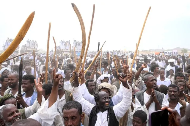 Supporters of the recently launched National Unity Front, attend a rally in Sudan's Red Sea town of Sinkat, on September 20, 2023.  The front that supports the Sudanese army unites tribal leaders and their followers from eastern Sudan. (Photo by AFP Photo/Stringer)