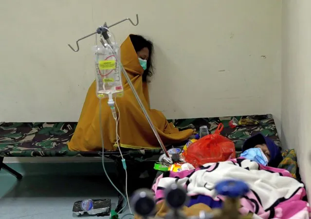 People rest on camp beds inside the emergency ward for coronavirus disease (COVID-19) patients at a government-run hospital in Jakarta, Indonesia, June 29, 2021. (Photo by Willy Kurniawan/Reuters)