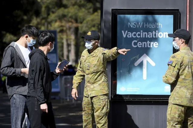 Australian Defense Force personnel assist the public at a COVID-19 vaccination clinic in Sydney, Wednesday, August 18, 2021. Australia's most populous state reported a record 633 new coronavirus infections on Wednesday as concerns grew about the delta variant's spread beyond Sydney. (Photo by Dan Himbrechts/AAP Image via AP Photo)