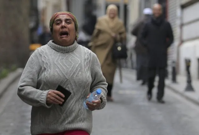 A woman reacts following a suicide bombing in a major shopping and tourist district in central Istanbul March 19, 2016. (Photo by Kemal Aslan/Reuters)