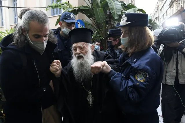 Police hold a protesting Orthodox Priest during the visit of Pope Francis at the Archbishopric of Greece in Athens, Saturday, December 4, 2021. Pope Francis warned Saturday that the “easy answers” of populism and authoritarianism threaten democracy in Europe and called for fresh dedication to promoting the common good. (Photo by Michael Varaklas/AP Photo)
