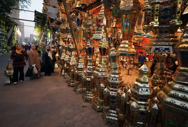 Traditional “Fanous” lanterns are displayed in a market in Cairo, Egypt, 04 March 2024. People put up decorations and ornaments as part of the celebration of the holy month of Ramadan, which is expected to start in Egypt on 11 March. Muslims around the world celebrate the holy month of Ramadan by praying during the night time and abstaining from eating, drinking, and sexual acts during the period between sunrise and sunset. Ramadan is the ninth month in the Islamic calendar and it is believed that the revelation of the first verse in the Koran was during its last 10 nights. (Photo by Khaled Elfiqi/EPA)